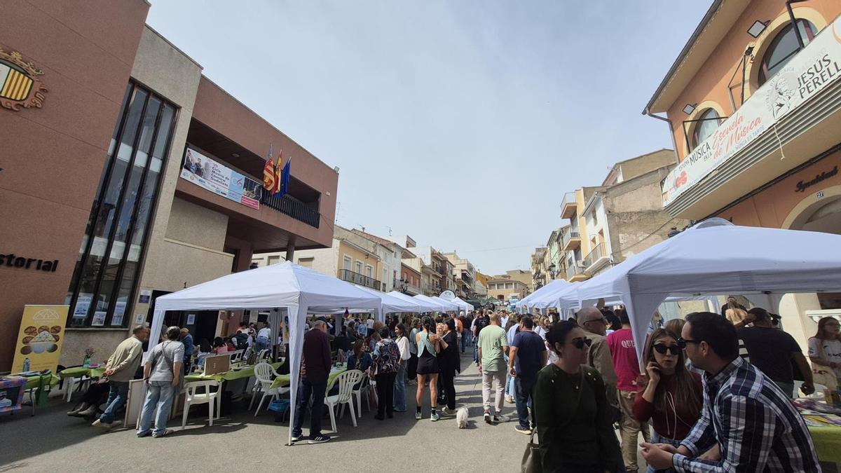 Godelleta celebra su primera Feria del Libro.