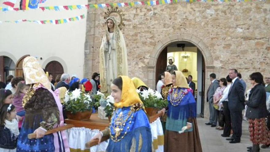La procesión estuvo encabezada por las autoridades eclesiales y los representantes del Consell de Formentera.
