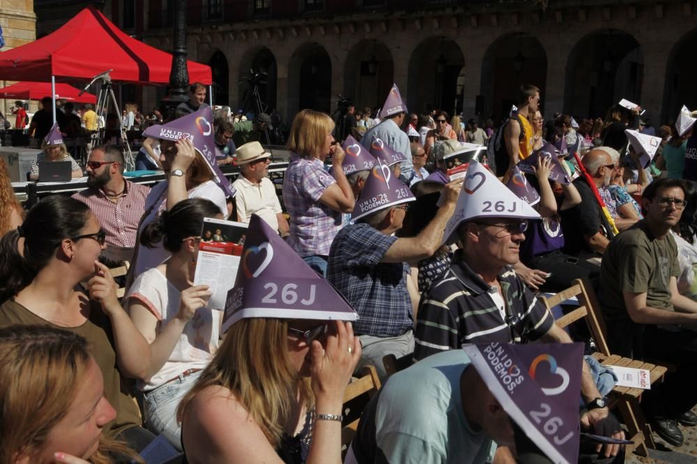 Alberto Garzón en un mitin de Unidos Podemos en la Plaza Mayor de Gijón