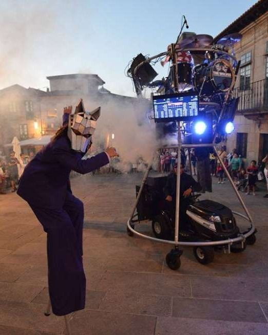 Teatro en la calle: Así es el impresionante espectáculo de La Fam