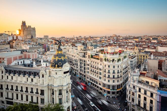 Madrid, una ciudad que acoge al viajero con los brazos abiertos.