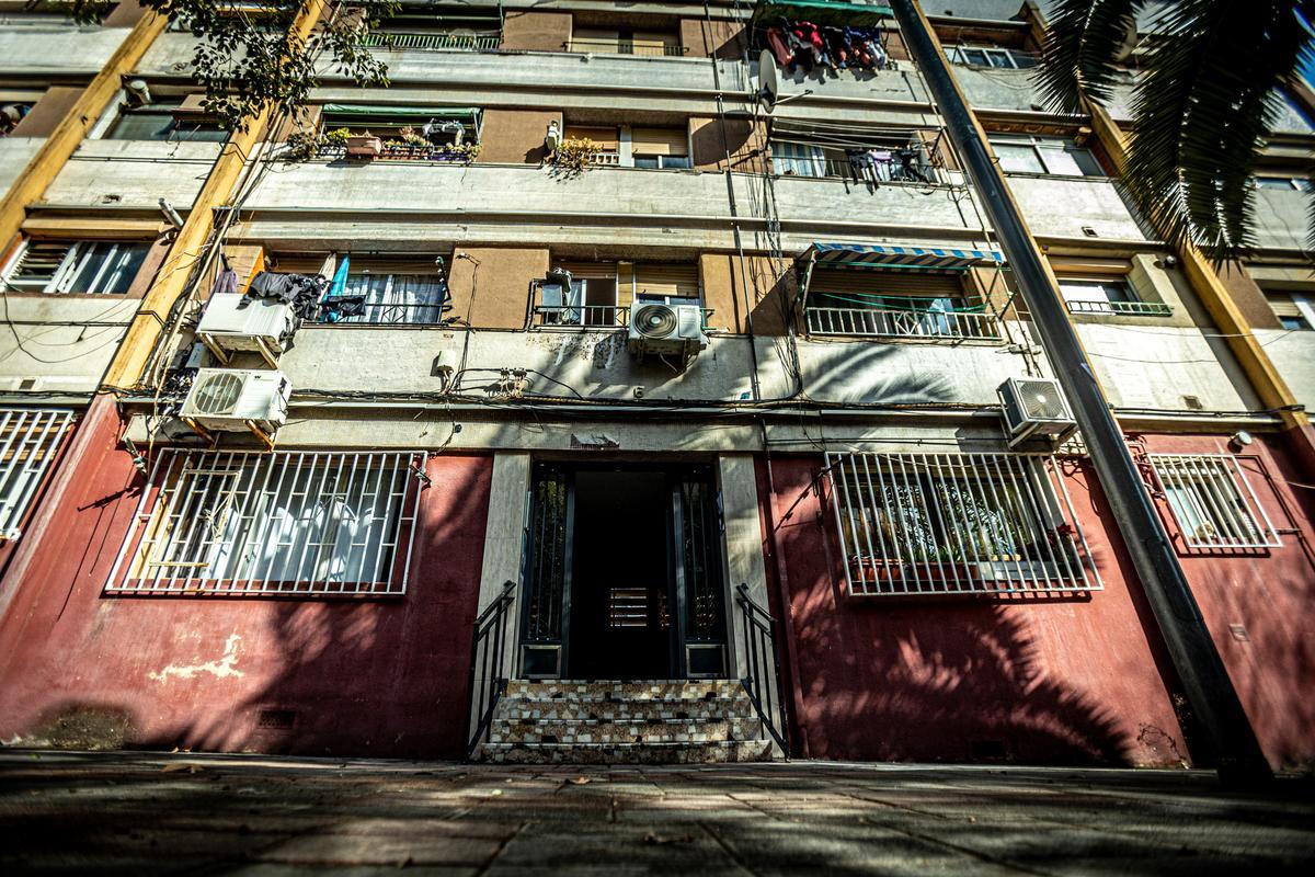 Bloques con aluminosis y problemas estructurales en el barrio del Besos