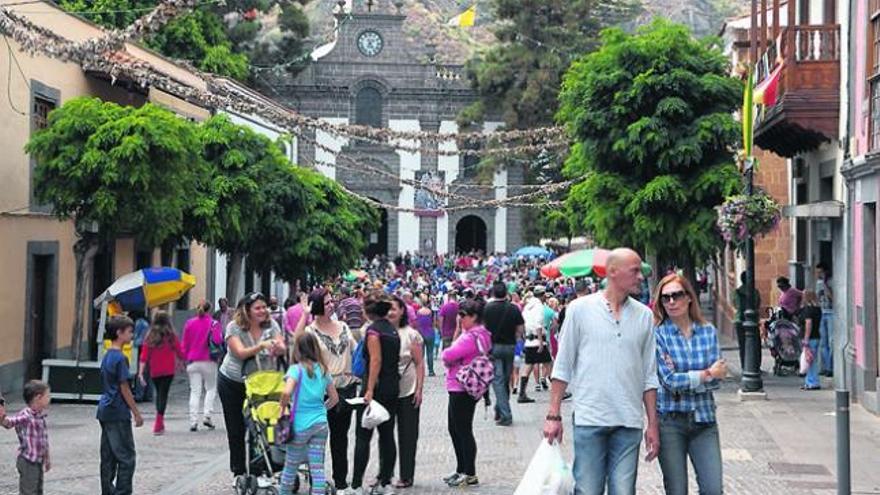 Los abogados agasajan a la Virgen con Teror lleno hasta la bandera