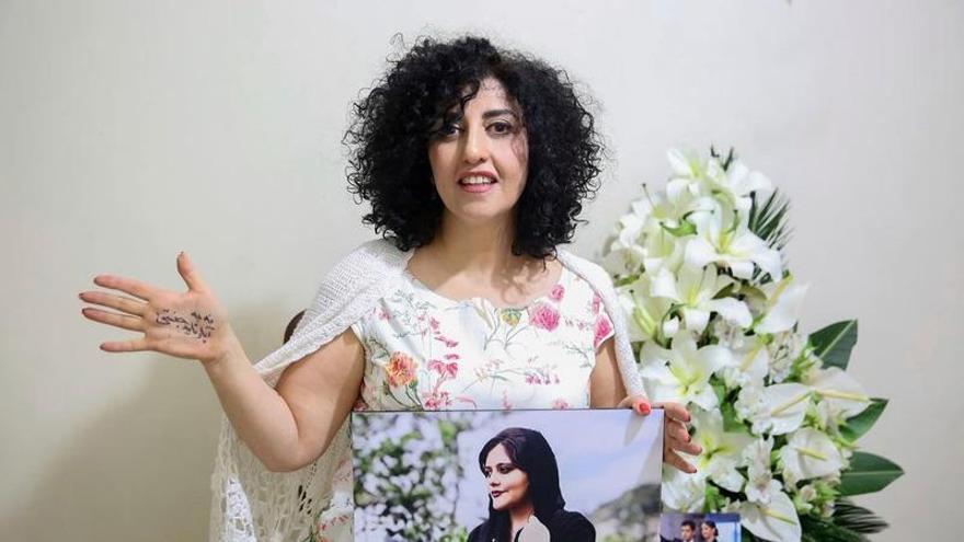 «Tortura branca», o libro da Premio Nobel Narges Mohammadi que Irán persegue, ve a luz en galego