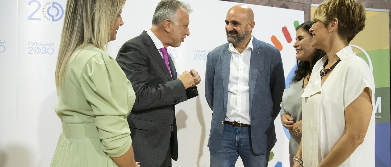 Firma del Plan de Empleo Social entre el Gobierno de Canarias y la Fecam