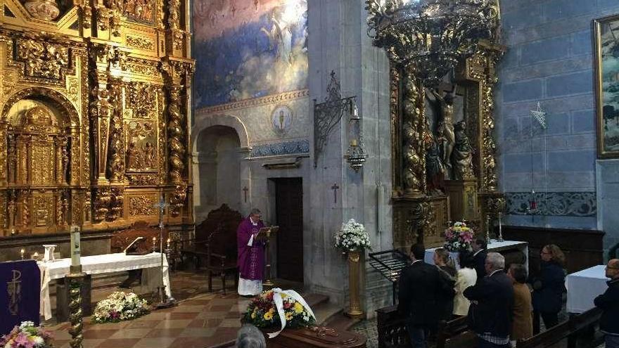 Multitudinario y triste adiós en Pravia a Antonio Feito