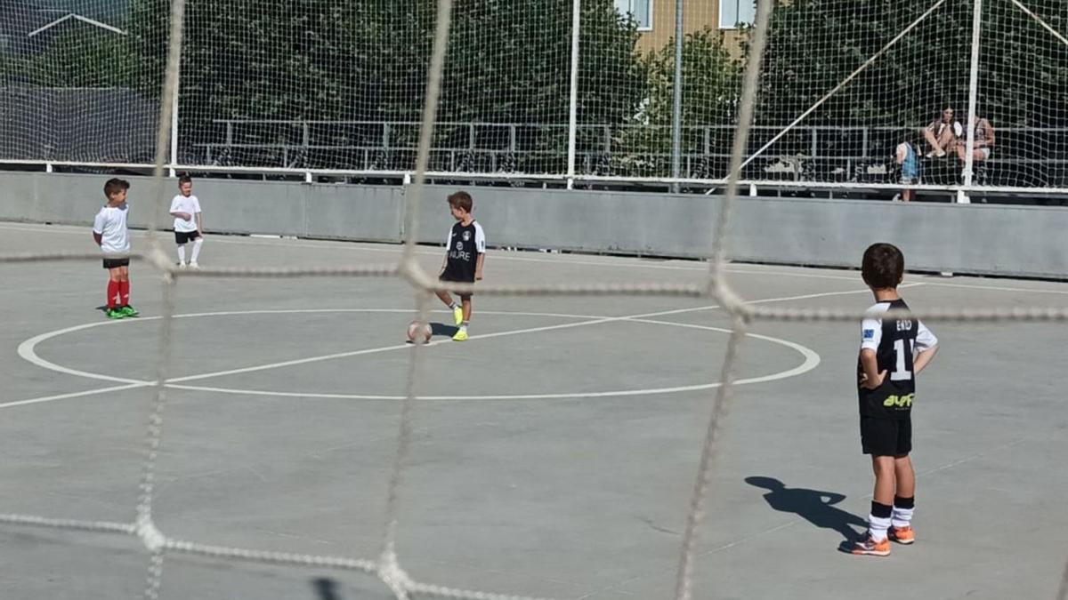 Un encuentro entre los más pequeños en El Puente. | A. S.