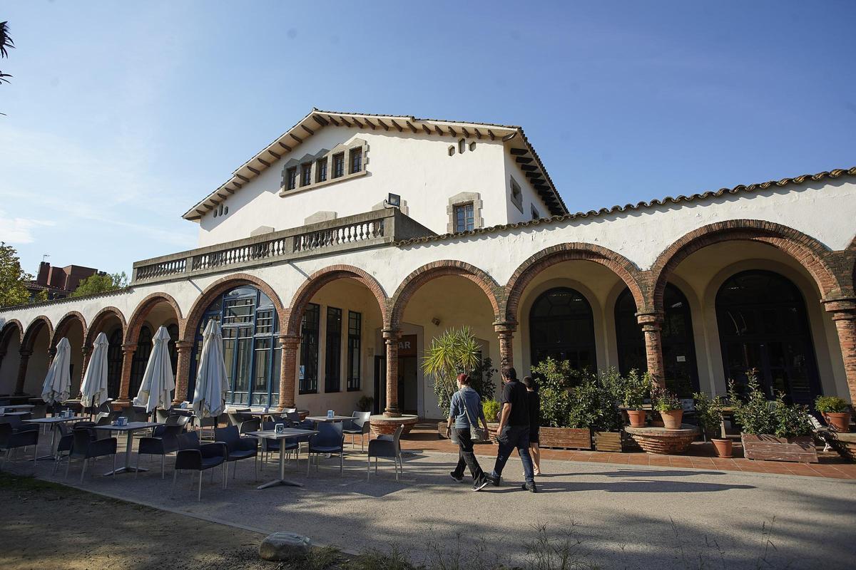 Façana de la llar residència, ubicada al Parc Hospitalari Martí i Julià de Salt.