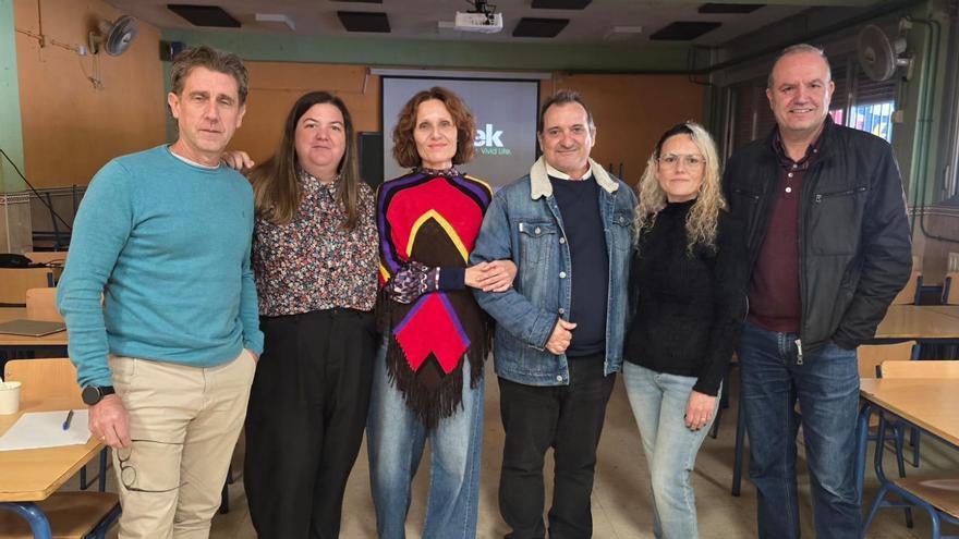 Los ponentes, junto a responsables de las jornadas y del colegio.