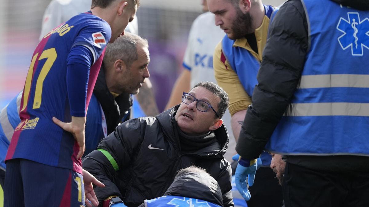 Emotivo minuto de silencio en Montjuic por el doctor Carles Miñarro