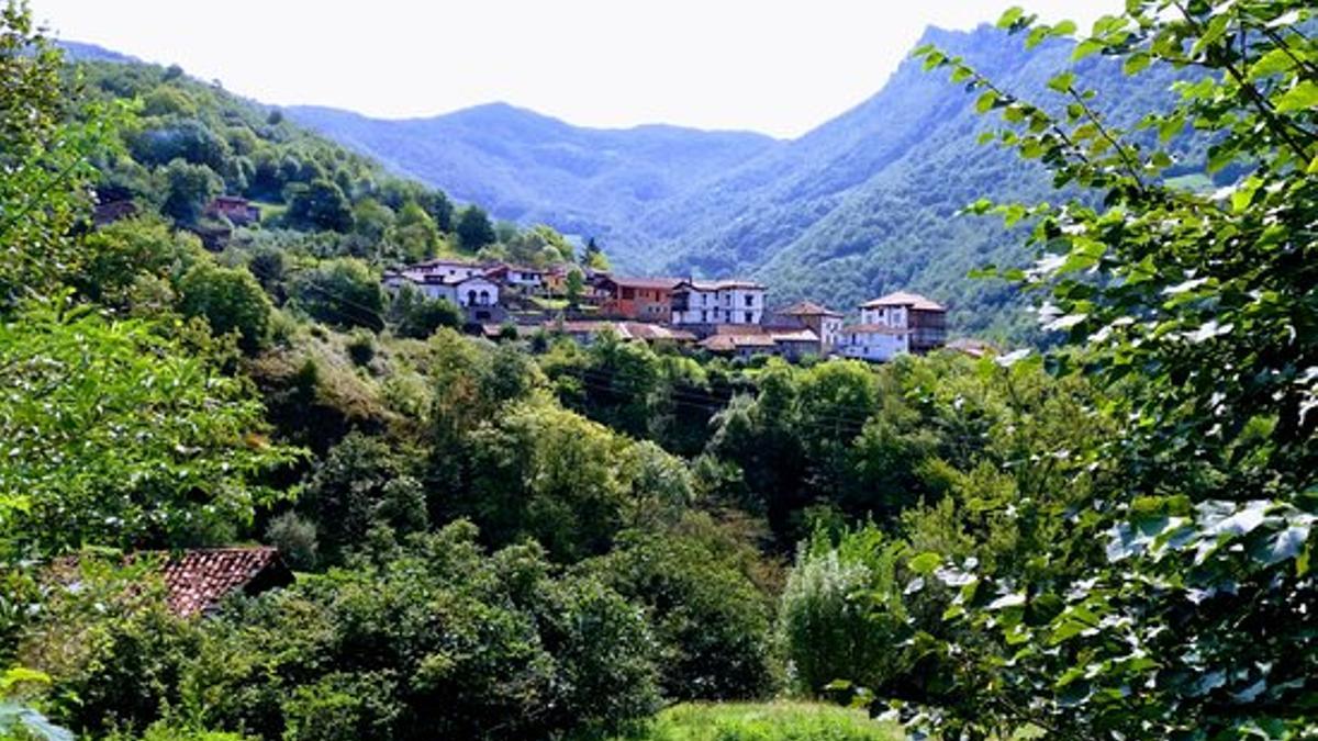 Vista de San Xuan de Beleño (Ponga).