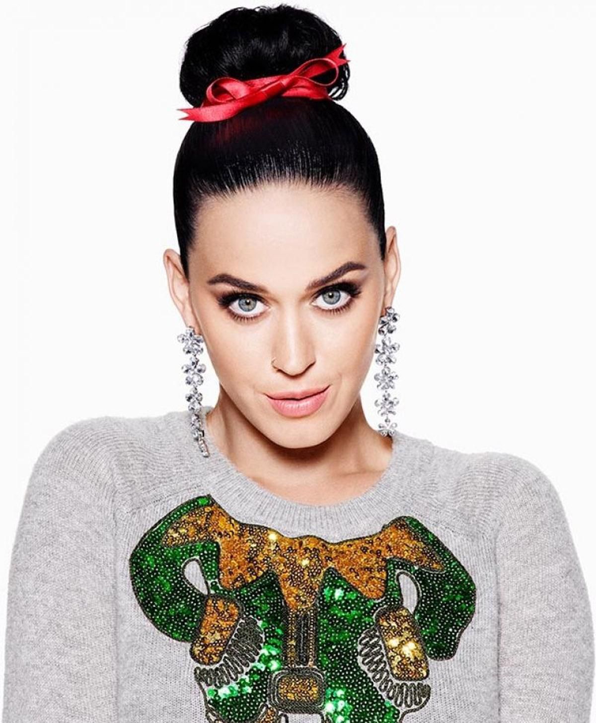 Katy Perry con jersey con lentejuelas de H&M