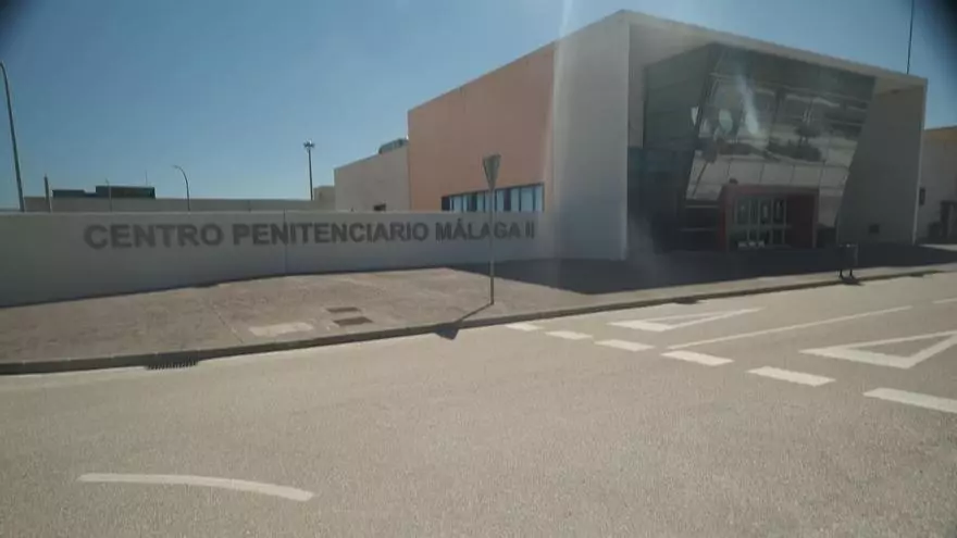 Los otros funcionarios de prisiones: la cárcel de Archidona muestra el trabajo de los perros en el centro