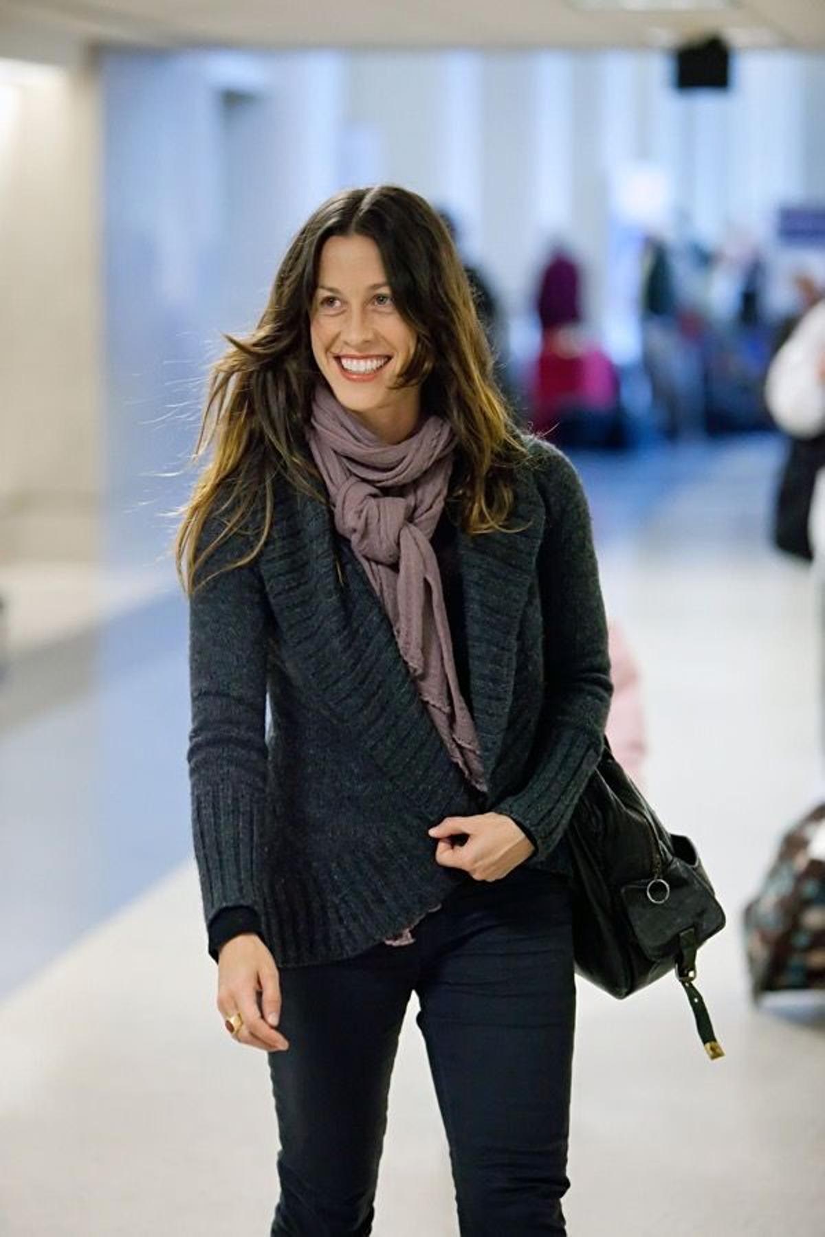 Alanis Morrisette en el aerpuerto, 2010