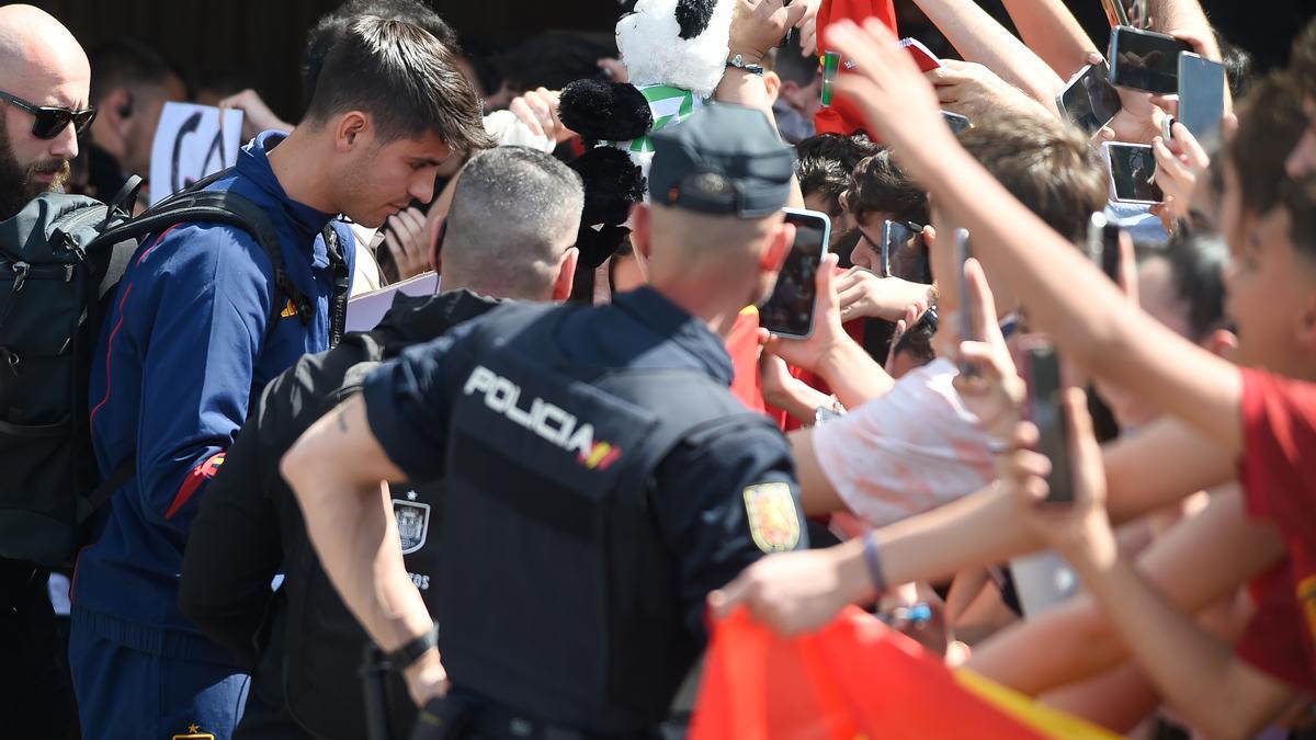 Llegada de la selección Española a Málaga, que se enfrentará ante la Selección de Noruega.