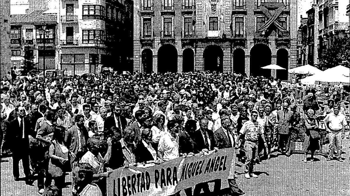 Manifestación por las calles de Zamora por la libertad de Blanco.