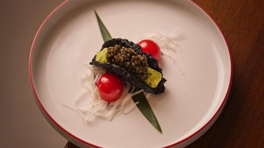 Tacos de alga nori con caviar, disponibles en la piscina, Rooftop y Nobu restaurant. | FOTOS: NOBU HOTEL