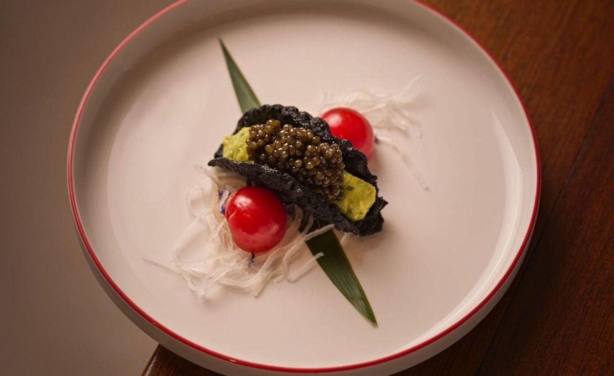 Tacos de alga nori con caviar, disponibles en la piscina, Rooftop y Nobu restaurant. | FOTOS: NOBU HOTEL
