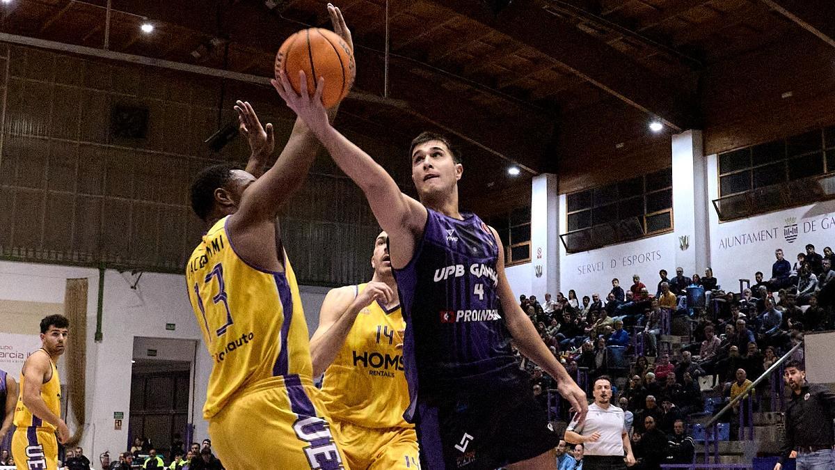 Requena entra a canasta en un partido de esta temporada