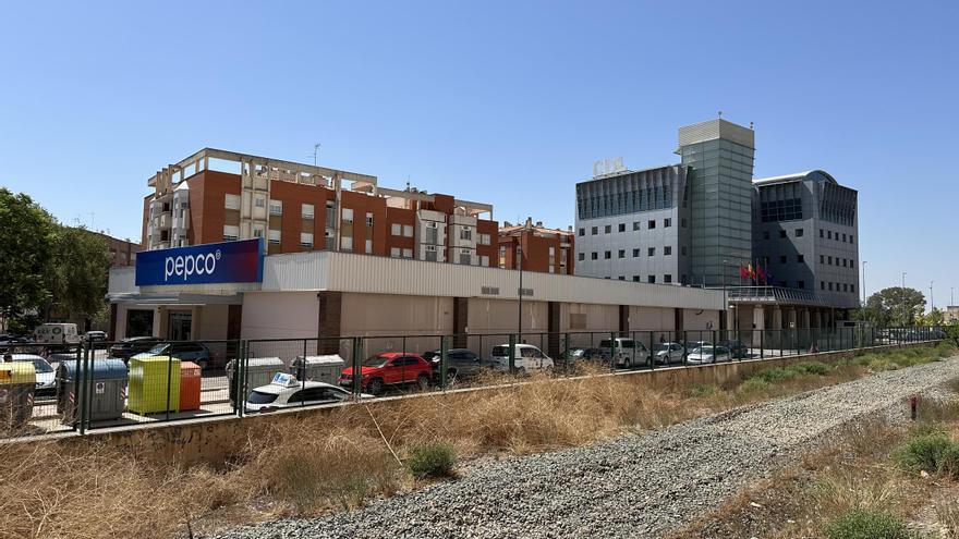 La retirada de las vías de tren en Lorca se acerca al paso a nivel de Cervantes