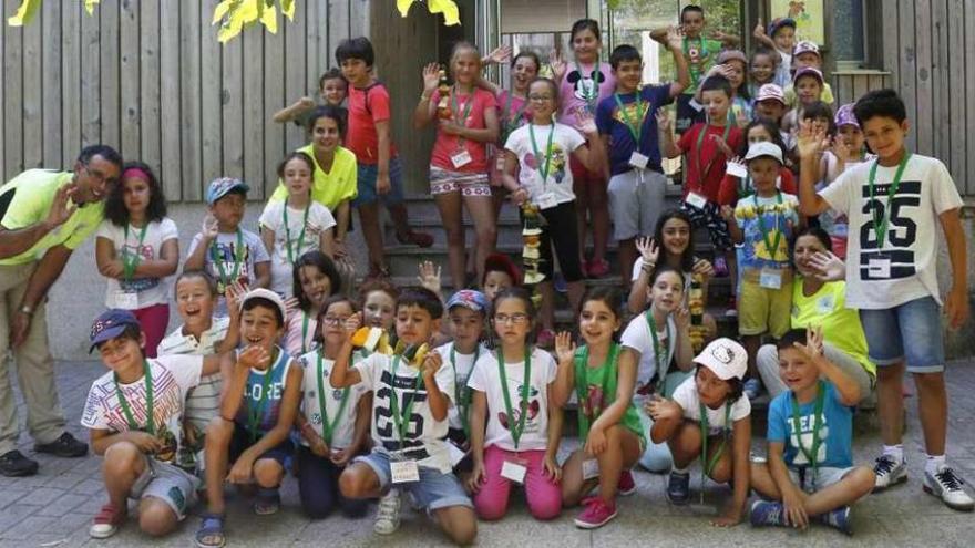 Un grupo de niños del campamento de verano de Vigozoo. // Alba Villar