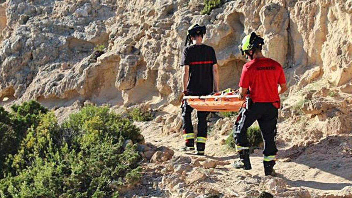 Recuperan un cadáver en el mar en una zona de difícil acceso de Formentera.