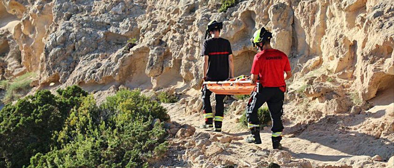Recuperan un cadáver en el mar en una zona de difícil acceso de Formentera.