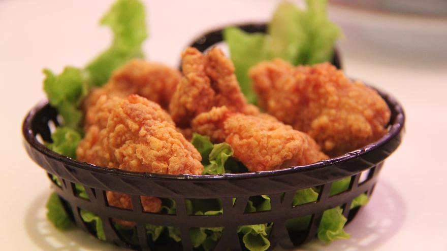 Esta es la forma más ligera de comer pollo rebozado: más crujiente y con menos calorías que la receta original