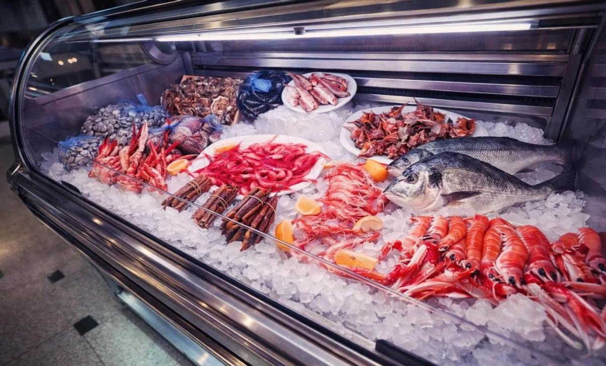 La nueva marisquería que acaba de abrir en Málaga con pescado fresco a pocos euros: "Ha traído al barrio el mar con estos sabores"