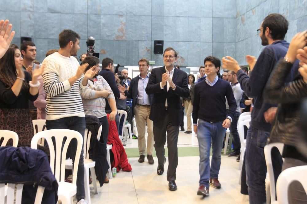 El presidente del Gobierno en funciones participó ayer en un acto de las Novas Xeracións del PP de Galicia junto a Feijóo y Ana Pastor.