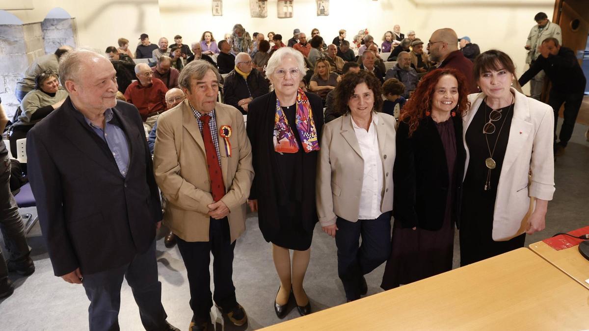 Leopoldo Tolivar, Ricardo Ulpiano Álvarez, Carmen Negrin, Beatriz González, Ana Soís y Begoña Collado, ayer, en Avilés.