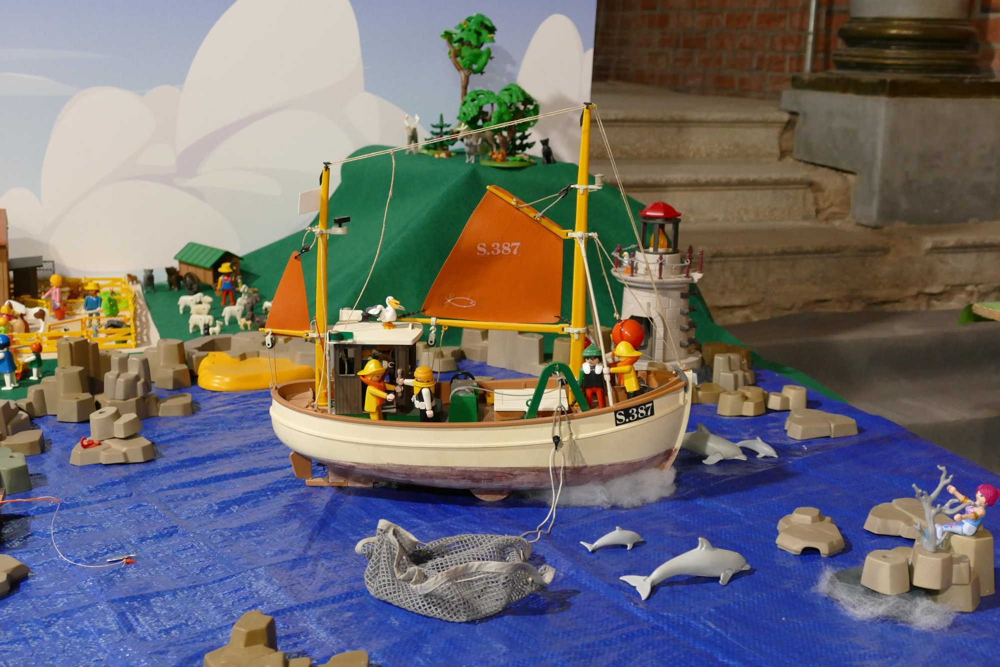 Centenars de clicks de Playmobil ocupen el Casino Menestral Figuerenc