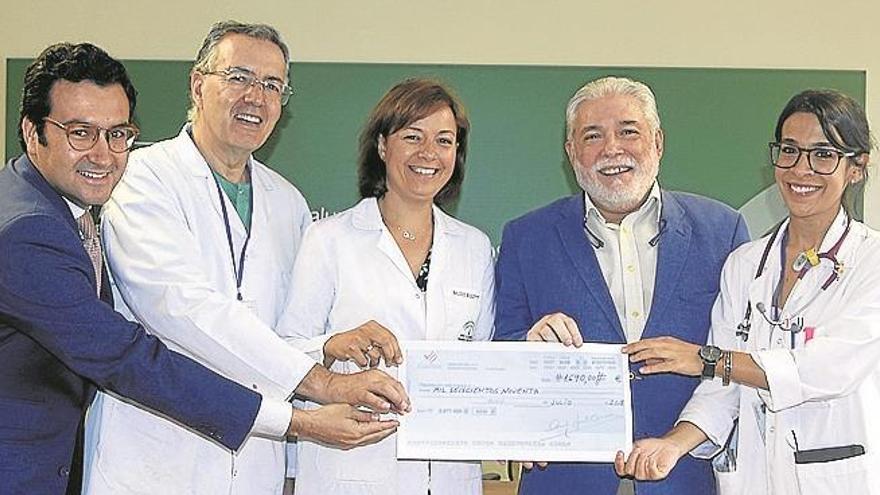 Las peñas entregan la recaudación de su gala benéfica