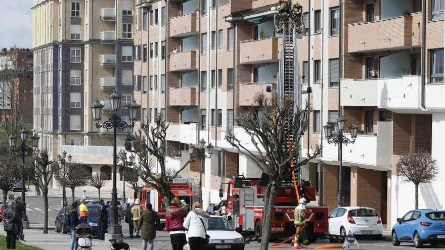 Alarma por un fuego en una terraza de La Florida