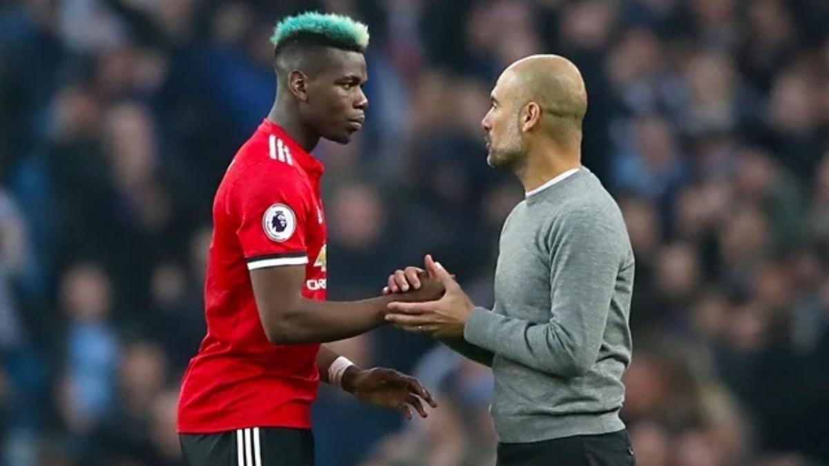 Paul Pogba y Pep Guardiola, durante un derbi de Mánchester
