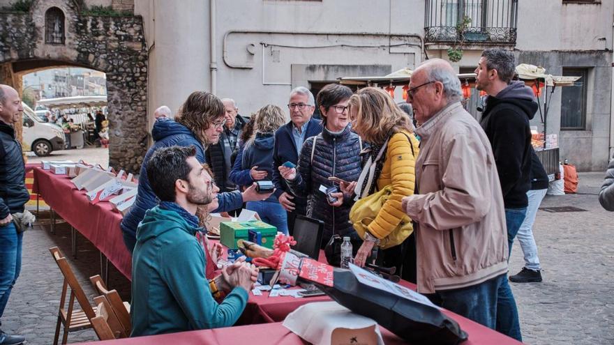 El Mercat del Tortell de Bàscara es trasllada a la plaça de l’Església