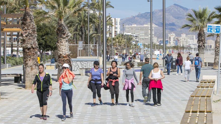 Fin de semana soleado en Alicante con máximas de 28 grados en un anticipo del verano