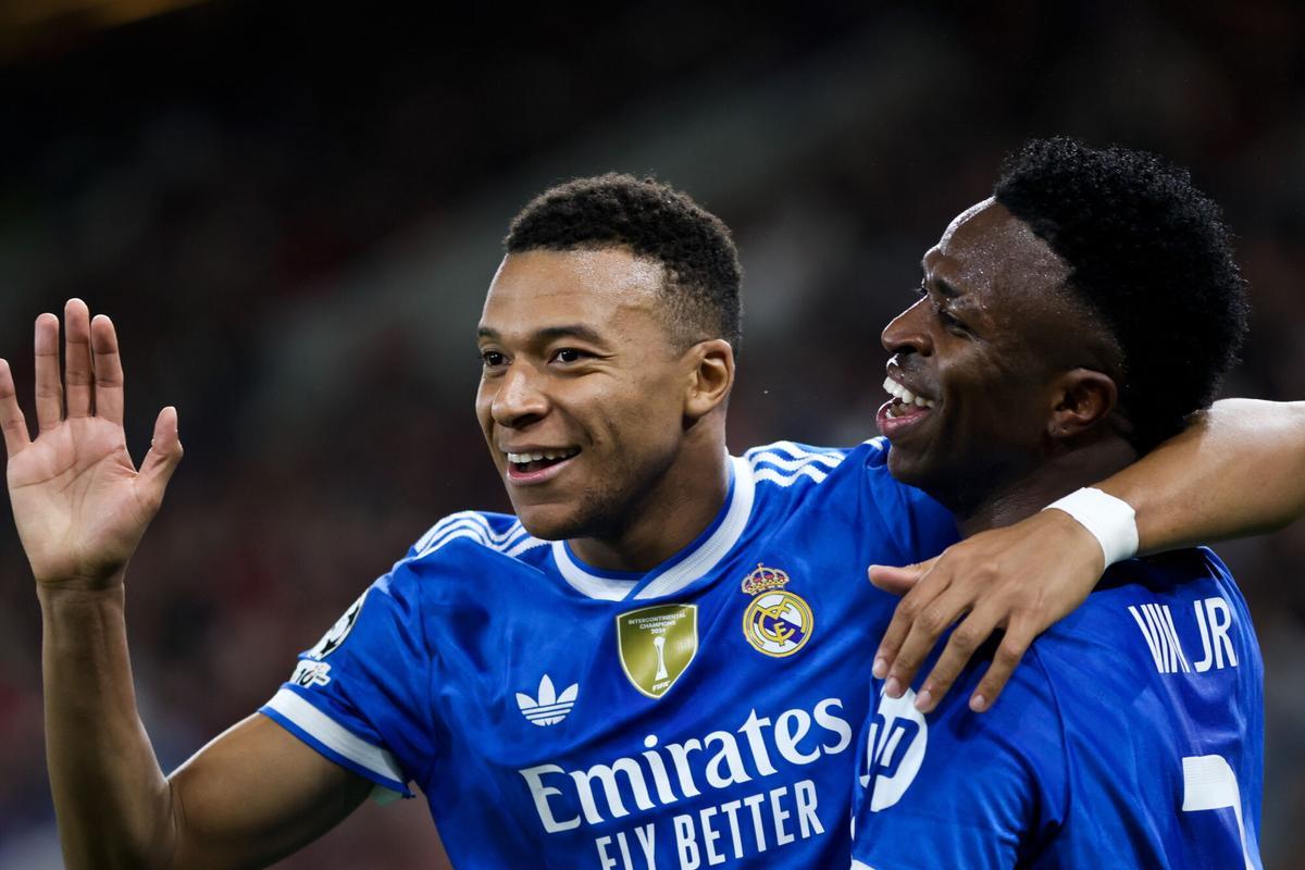 Mbappé y Vinicius celebran un gol ante Olympiacos