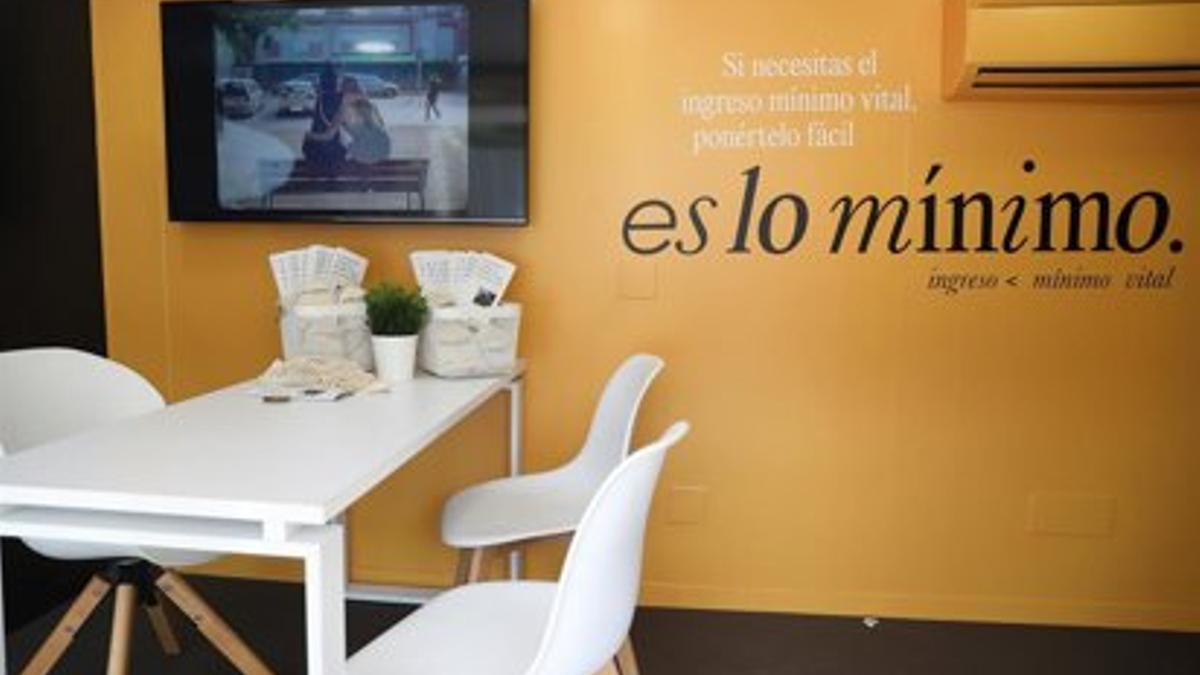 Vista interior de un autobús informativo del Ingreso Mínimo Vital en imagen de archivo.