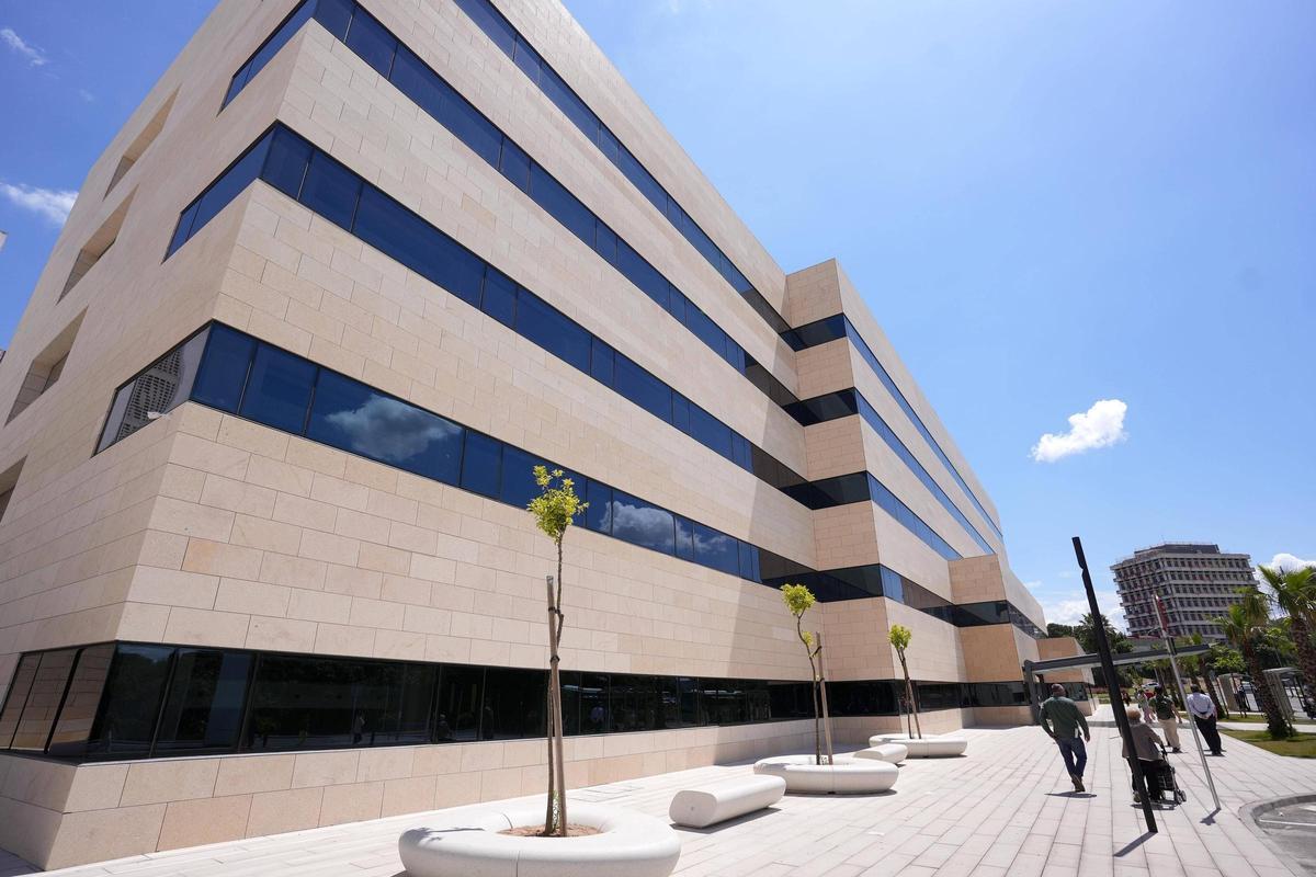 Nuevo edificio de Consultas Materno Infantiles del hospital Reina Sofía.