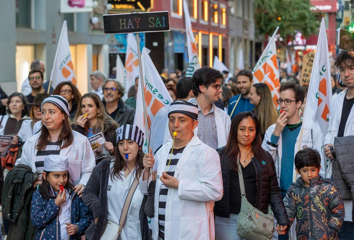 Los médicos toman el centro de Alicante Los médicos toman el centro de Alicante
