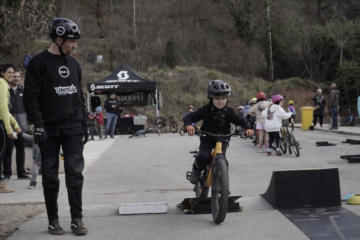 Imatge de l'acte inaugural de la nova pista de pump track de Gironella, en imatges