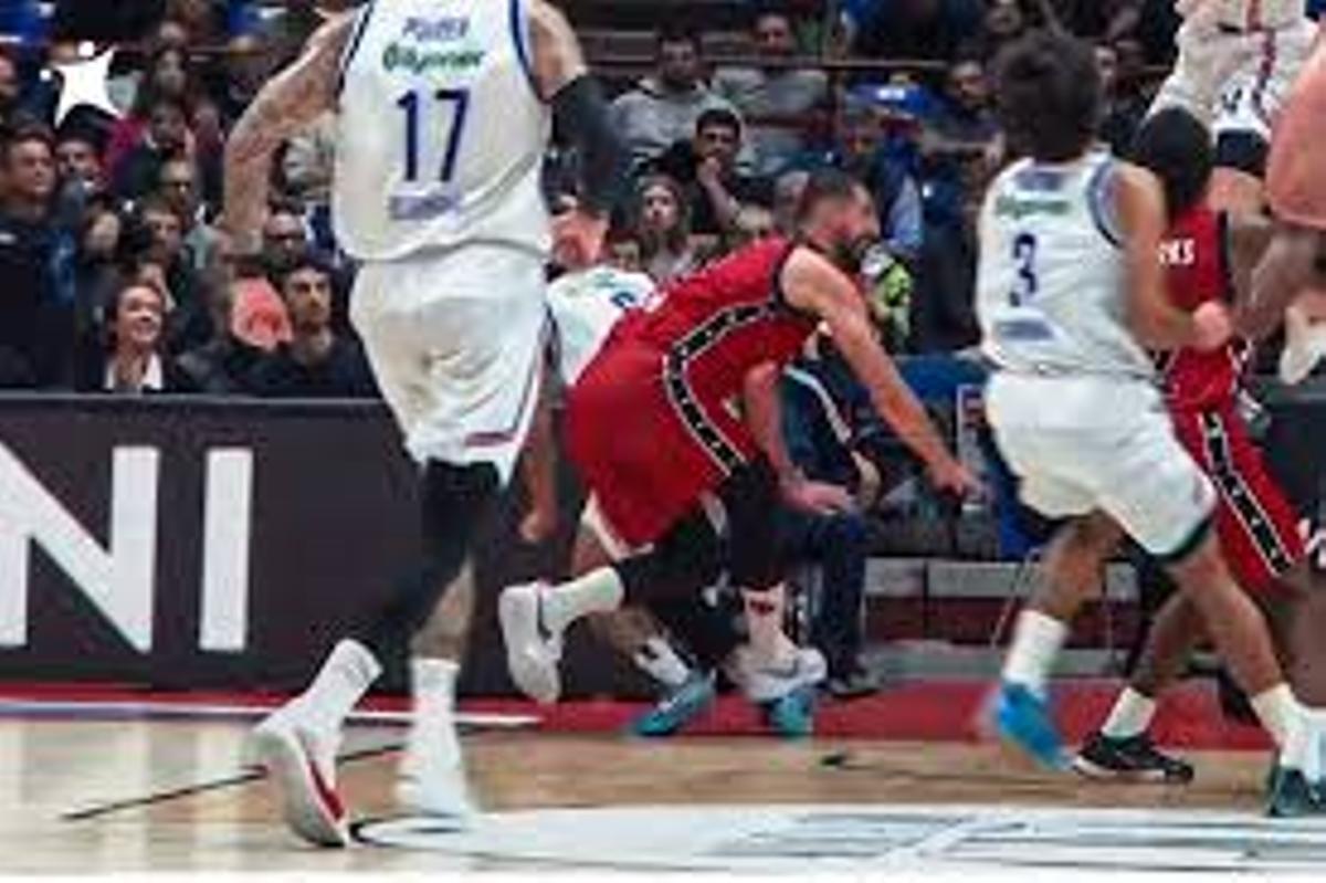 Larkin sufrió una severa torcedura de tobillo que puede tenerlo lejos de las pistas mucho tiempo