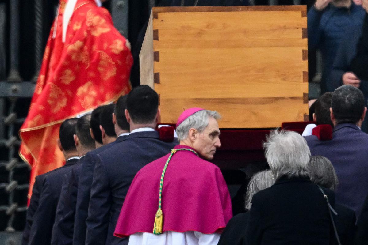 Georg Gänswein, el secretario del Papa Benedicto XVI en el funeral