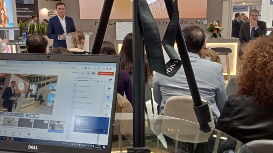 Abel Matutes, a la izquierda de la imagen, y Jesús Sobrino durante la rueda de prensa sobre los resultados de la cadena. | J.M.L.R.