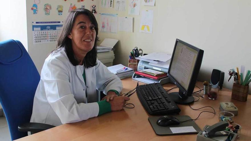 Celia Rodríguez en su despacho del Centro de Formación del Consumidor de Lugones.