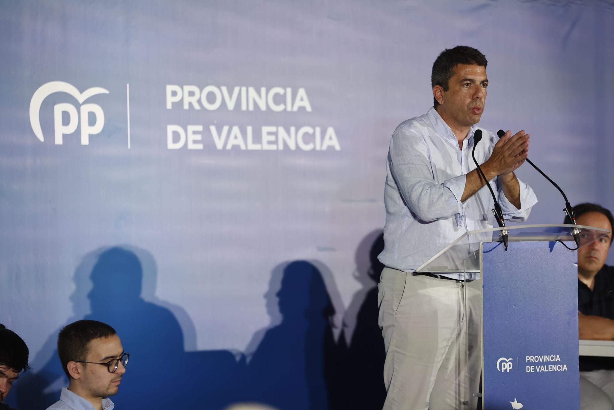 Mazón y el resto de la cúpula del PP en la junta provincial de los populares en Nàquera