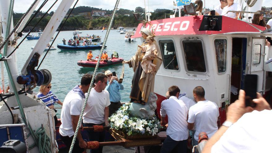 Procesión marinera de Luanco por el Carmen