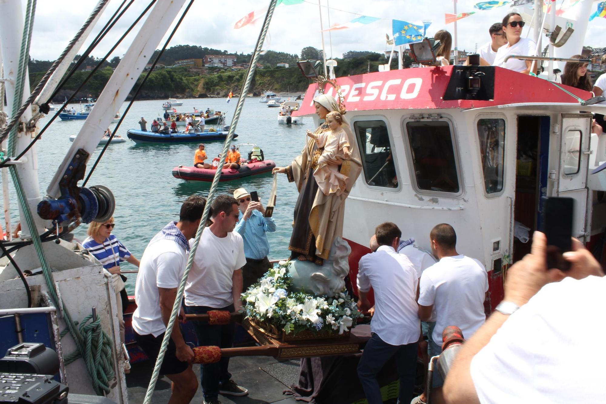 Procesión marinera de Luanco por el Carmen