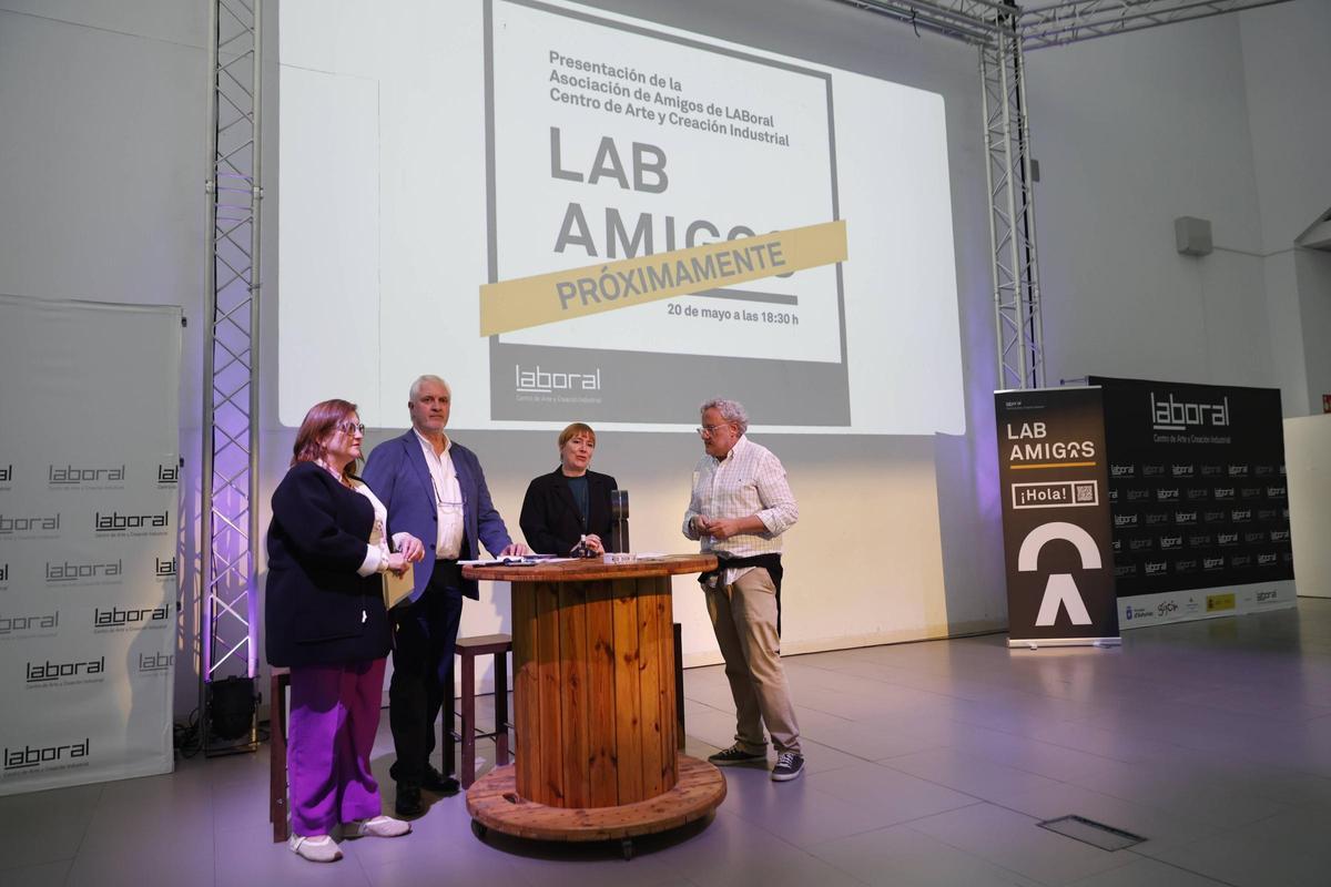 La Asociación de Amigos de LABoral Centro de Arte echa a andar en Gijón, en imágenes